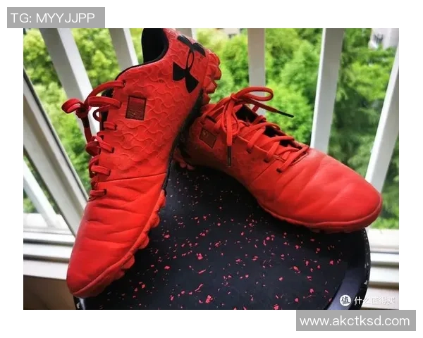 足球明星亲自推荐的运动装备视频全解析，助你提升球技与时尚感