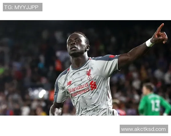 服役中的足球明星:他们如何在军旅生涯中继续追逐梦想与荣耀